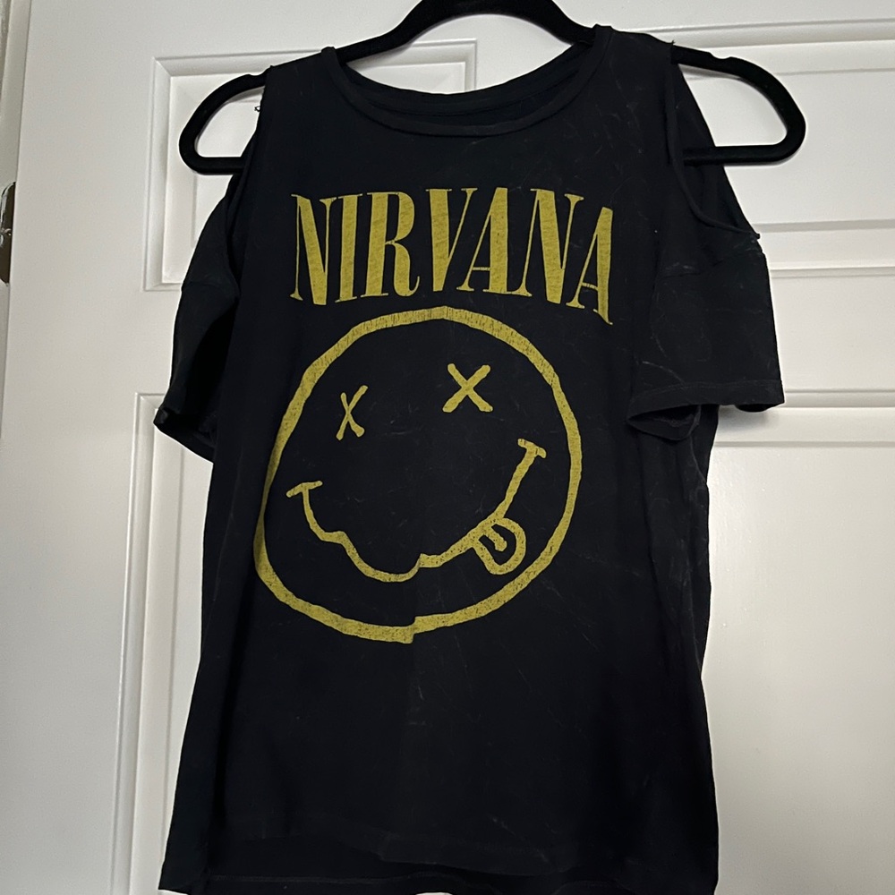 NIRVANA Women’s Cold Shoulder Tee in Black and Gold